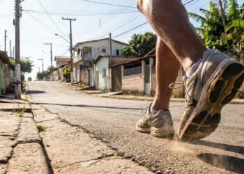 Caminhada estratégica pode acelerar o metabolismo e manter a queima de calorias até em repouso.