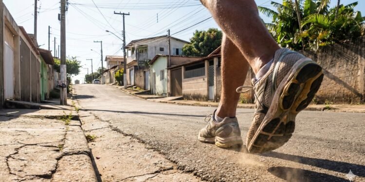 Caminhada estratégica pode acelerar o metabolismo e manter a queima de calorias até em repouso.