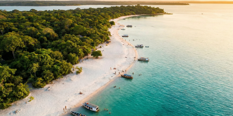 O ‘Caribe da Amazônia’ foi eleito a praia de água doce mais bonita do mundo, segundo pesquisas