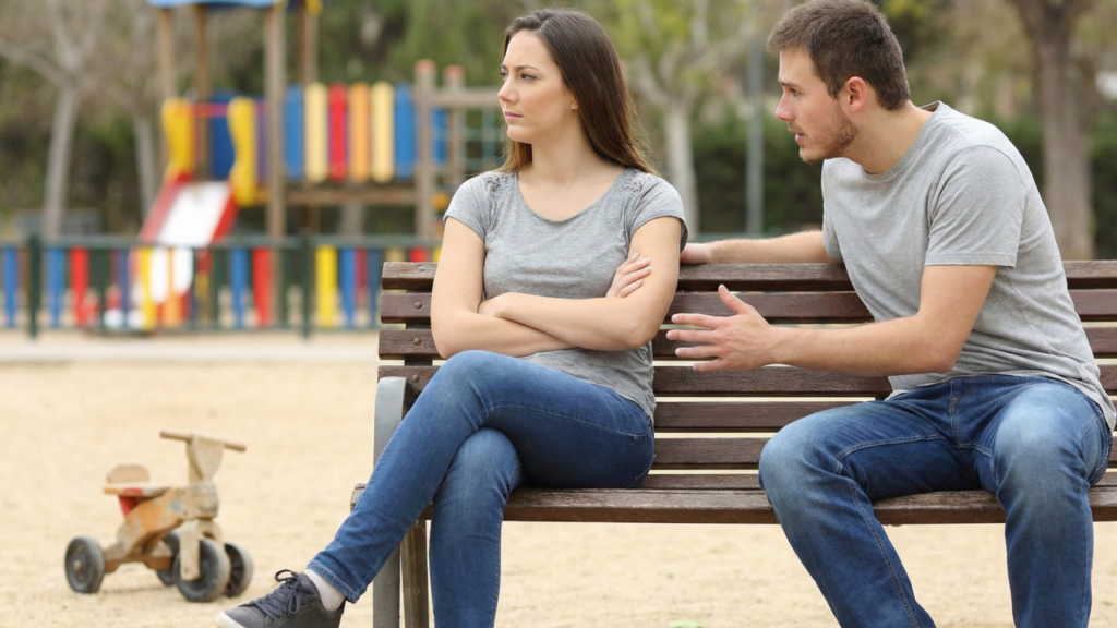 Comportamentos que fazem você afastar pessoas ao seu redor sem notar, segundo a psicologia das relações