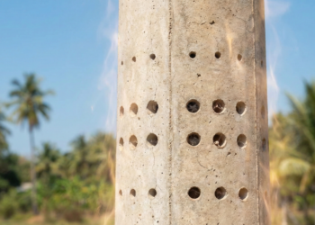 Poucos sabem para que servem os furos nos postes de rua