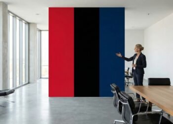 Vermelho, preto e azul-escuro: as três cores que a psicologia das cores associa à personalidade forte e à liderança.