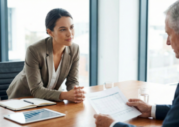 O que dizer para negociar salário com mais confiança, segundo a psicologia comportamental
