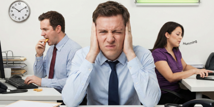 O que significa quando alguém se irrita com barulhos pequenos segundo a psicologia