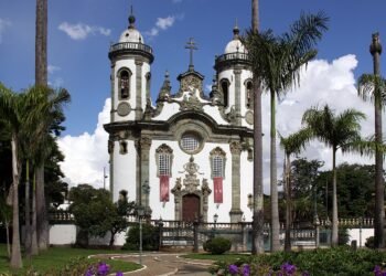Vista da igreja barroca de São João del-Rei com sua cultura histórica - Fonte: Wikimedia Commons