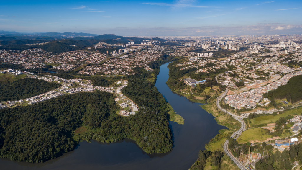 Uma cidade com charme de vila histórica preservada está construindo condomínios luxuosos no Brasil