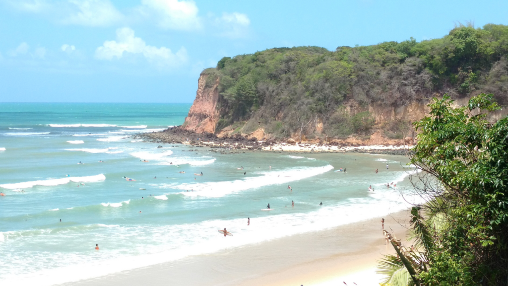Um balneário famoso do Rio Grande do Norte chama atenção por suas praias de águas azuis e Mata Atlântica preservada