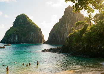 Com 21 ilhas de origem vulcânica, esse paraíso no Brasil atraí estrangeiros por parecer de outro planeta