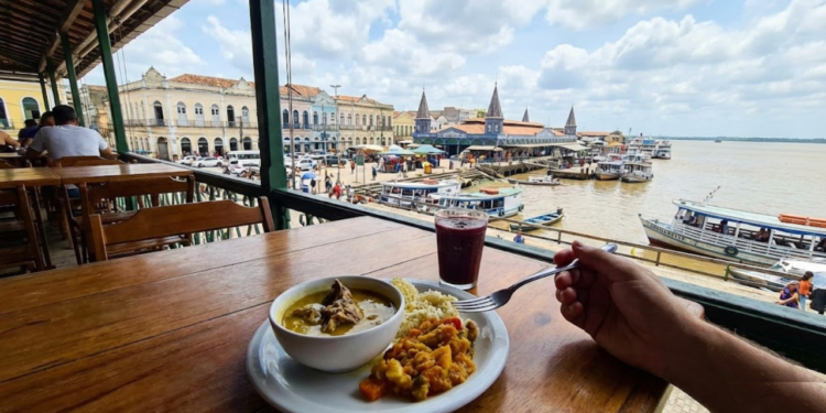 Na Amazônia, essa é a única cidade brasileira na lista dos melhores destinos gastronômicos do mundo, segundo revista internacional