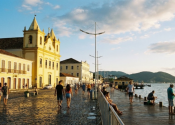 Fundada em 1750, essa cidade a apenas 8 km de Florianópolis vem chamando atenção pela qualidade de vida tranquila