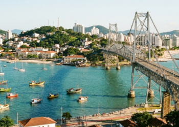 Brasileiros estão migrando em massa para viver e visitar essa ilha paradisíaca conhecida pela qualidade de vida em 2026