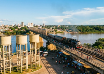 Na fronteira com a Bolívia, essa capital amazônica carrega uma história marcada por ferrovias e locomotivas