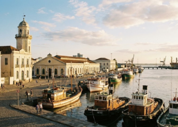 Com 254 km de areia, a maior praia do mundo impressiona no Rio Grande do Sul em uma cidade com quase 300 anos de história