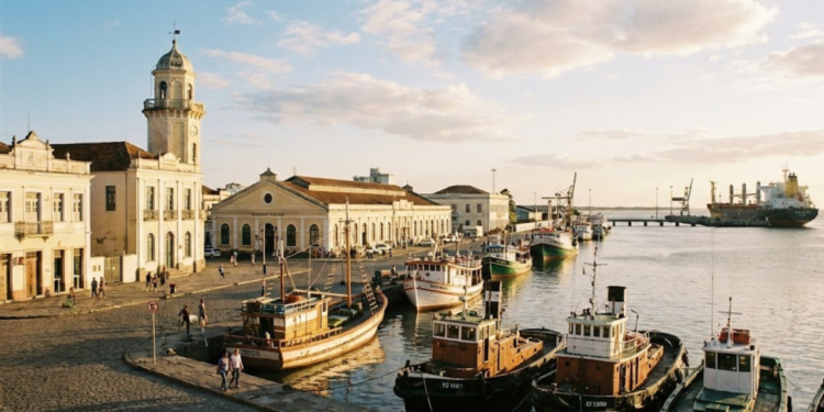 Com 254 km de areia, a maior praia do mundo impressiona no Rio Grande do Sul em uma cidade com quase 300 anos de história