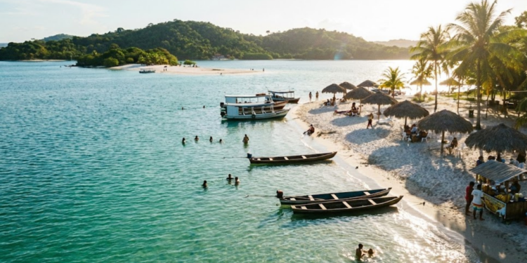 Uma vila quase secreta abriga o chamado “Caribe Amazônico”: um paraíso de águas doces cristalinas, ainda pouco conhecido, mas capaz de encantar profundamente quem o descobre