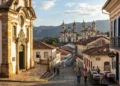 Com mais de 20 igrejas barrocas e gastronomia mineira, a antiga Vila Rica a 1.179m de altitude oferece uma viagem épica no tempo