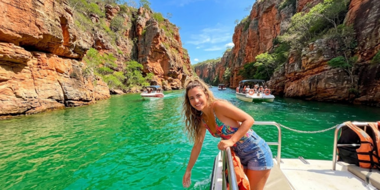 O 5º maior cânion navegável do mundo fica no sertão do Nordeste e tem águas verde-esmeralda encantadoras de conhecer