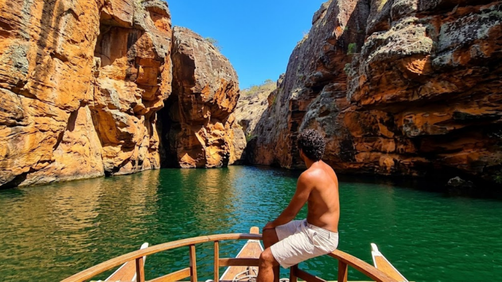 O 5º maior cânion navegável do mundo fica no sertão do Nordeste e tem águas verde-esmeralda encantadoras de conhecer