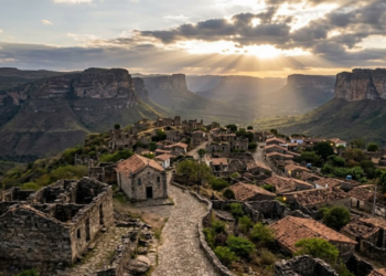 A “Machu Picchu Brasileira” é uma vila quase fantasma que foi de 9 mil para 400 moradores com a queda do garimpo na Bahia