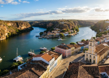 Fundada em 1887, a "Lapinha do Sertão" é uma vila no Nordeste única ao unir cânions imensos a casarões históricos desde o século XIX