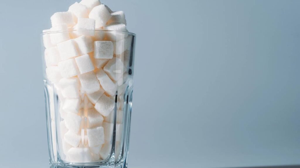 5 alimentos vendidos como saudáveis que têm mais açúcar do que refrigerante