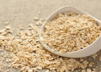 Como o consumo de aveia no café da manhã ajuda a controlar o colesterol