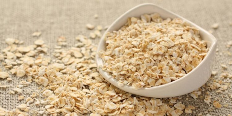 Como o consumo de aveia no café da manhã ajuda a controlar o colesterol