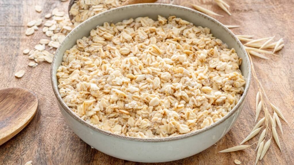 Como o consumo de aveia no café da manhã ajuda a controlar o colesterol