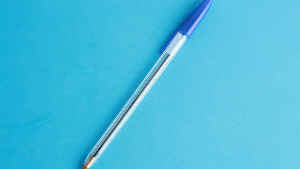 A utilidade do furo na tampa da caneta BIC que poucos sabem