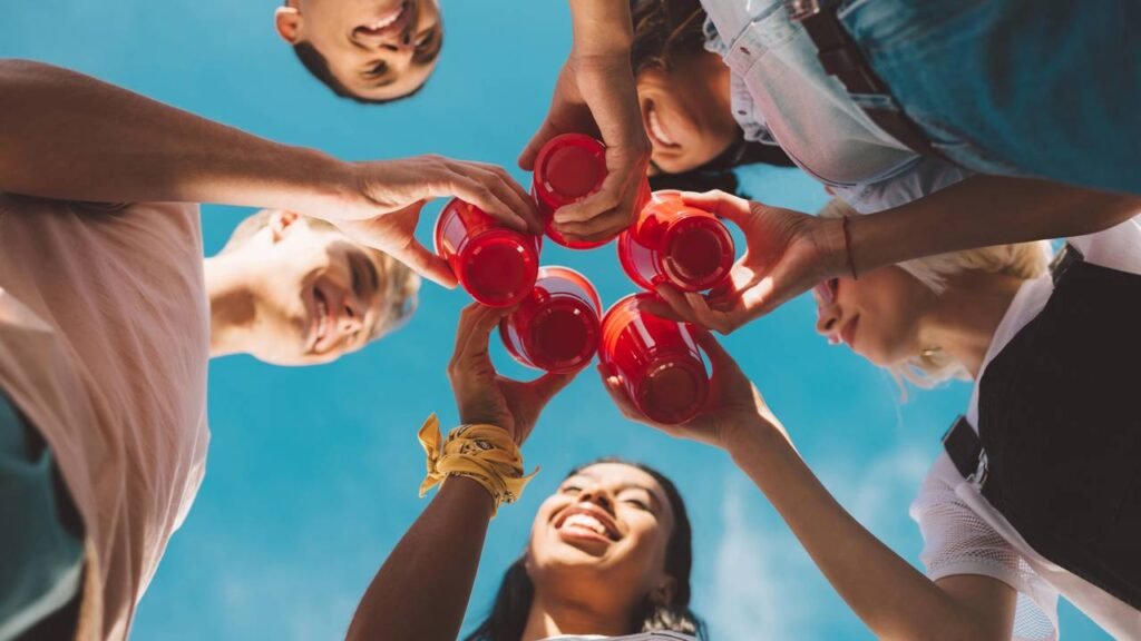 O que significam os números no fundo dos copos de plástico que você usa