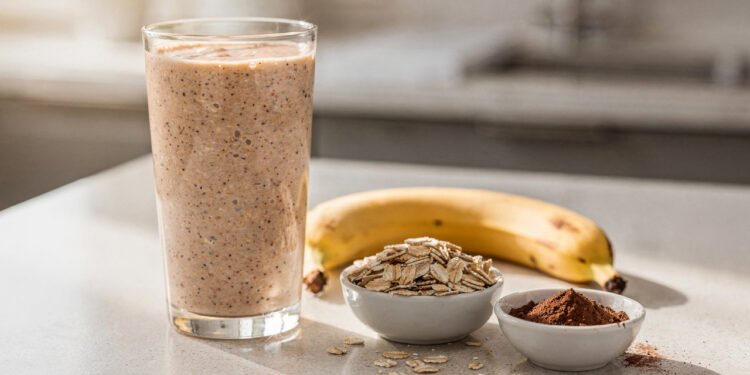 A vitamina de 3 ingredientes que acaba com o cansaço mental e desperta o corpo logo pela manhã