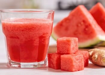 A bebida refrescante que ajuda a reduzir inchaço e melhora a hidratação do corpo de forma natural