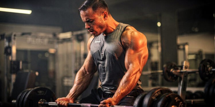 O truque sádico da "última série" que quebra platôs de crescimento muscular em segundos