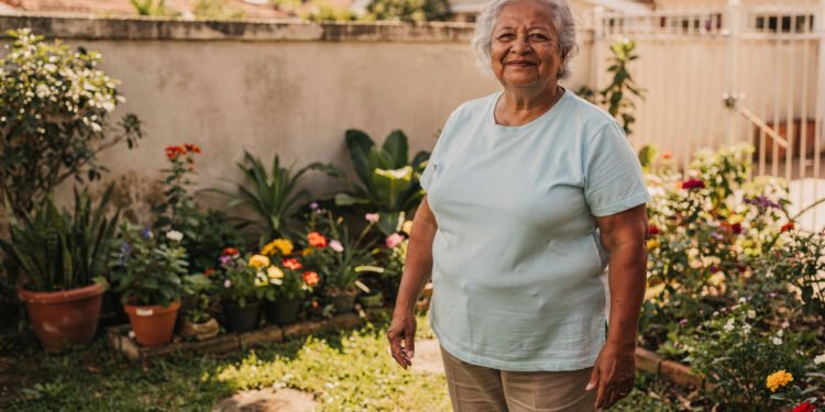 Falta dessa vitamina em idosos pode afetar ossos, equilíbrio e defesa do organismo
