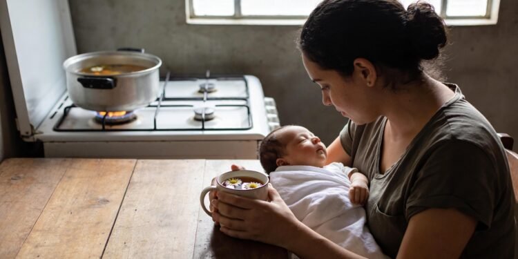 Pós-parto com mais aconchego: como usar ervas na alimentação diária