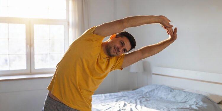 Os 5 alongamentos para fazer em 10 minutos e começar o dia bem