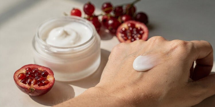 Essa fruta tem mais antioxidantes que a uva e ajuda a combater o envelhecimento