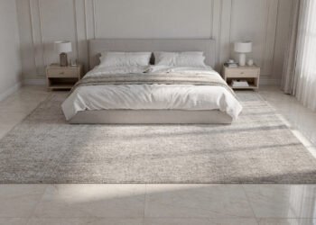 O truque de colocar o tapete embaixo dos pés da cama para dar um ar de hotel de luxo ao quarto