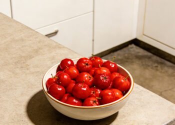 A fruta "esquecida" que tem muito mais vitamina C que a laranja e blinda a sua pele contra rugas
