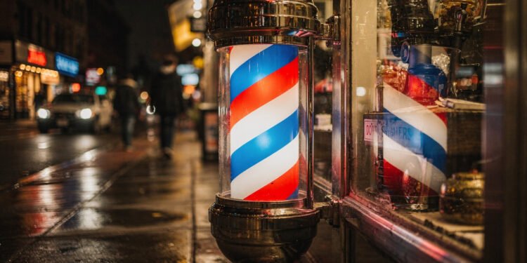 Pouca gente sabe o verdadeiro significado do símbolo colorido das barbearias