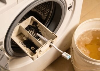 A gaveta secreta da sua máquina de lavar roupa que precisa de limpar hoje