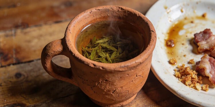 O costume popular que atravessa gerações quando o assunto é fígado sobrecarregado