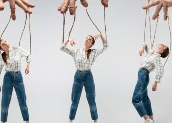 O que significa o termo "Gaslighting" e por que ele virou tendência em 2026