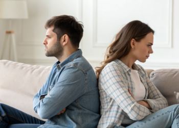 O que significa quando seu parceiro responde com silêncio após uma discussão, segundo a psicologia