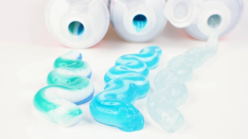 As cores das listras na pasta de dente significam algo? Mito ou verdade?