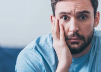 O que faz o coração disparar quando sentimos nervos: o mecanismo que prepara seu corpo para agir