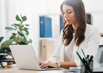 O perigo de ficar sentado por mais de 6 horas ao dia