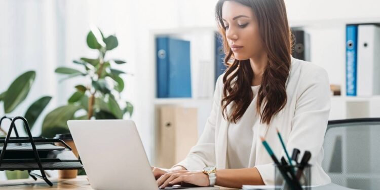 O perigo de ficar sentado por mais de 6 horas ao dia