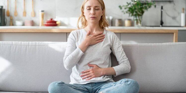 O truque corporal que realmente interrompe o soluço quase na hora