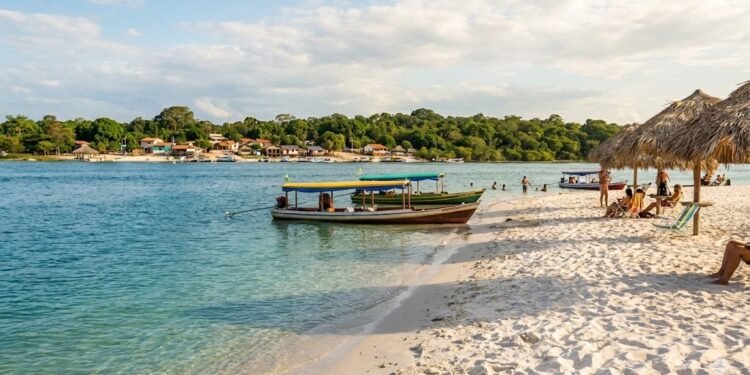 O roteiro na vila exige planejamento conforme a época do ano, mas a beleza do Tapajós impressiona em qualquer estação. / Imagem Ilustrativa